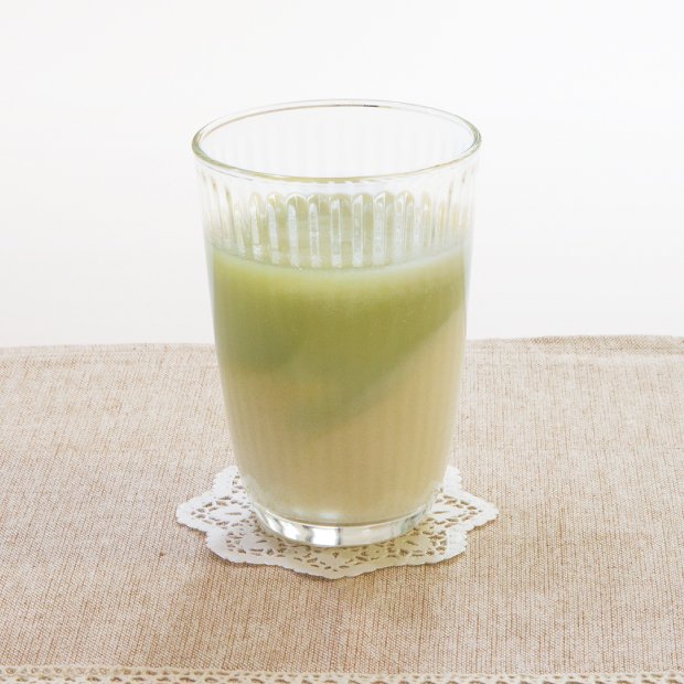 アーモンド&野菜ジュース 紫外線対策ドリンク