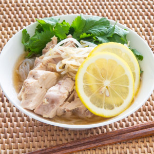 こんにゃく麺の鶏肉フォー