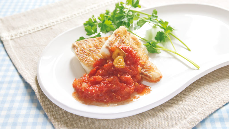 鯛のムニエル トマトソースがけ