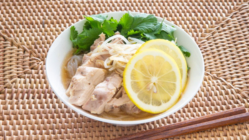 こんにゃく麺の鶏肉フォー